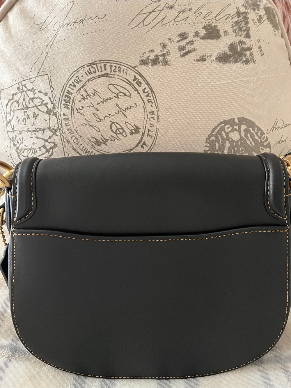 Gorgeous Coach Bag πΌ - Picture 2 of 15